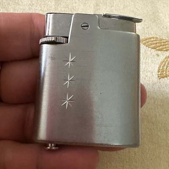 Vintage Ronson Oval Chrome Flint & Gas Lighter. Made in England. - Picture 2 of 8
